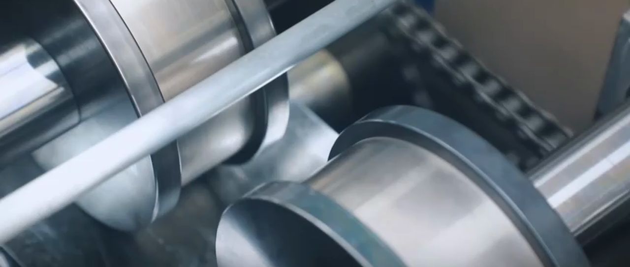 Cold roll-forming line producing a Zn-Al-Mg-coated steel profile at the NewCon Steel plant