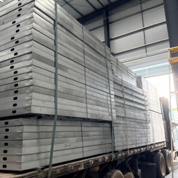 Structural panels pre-assembled at the plant